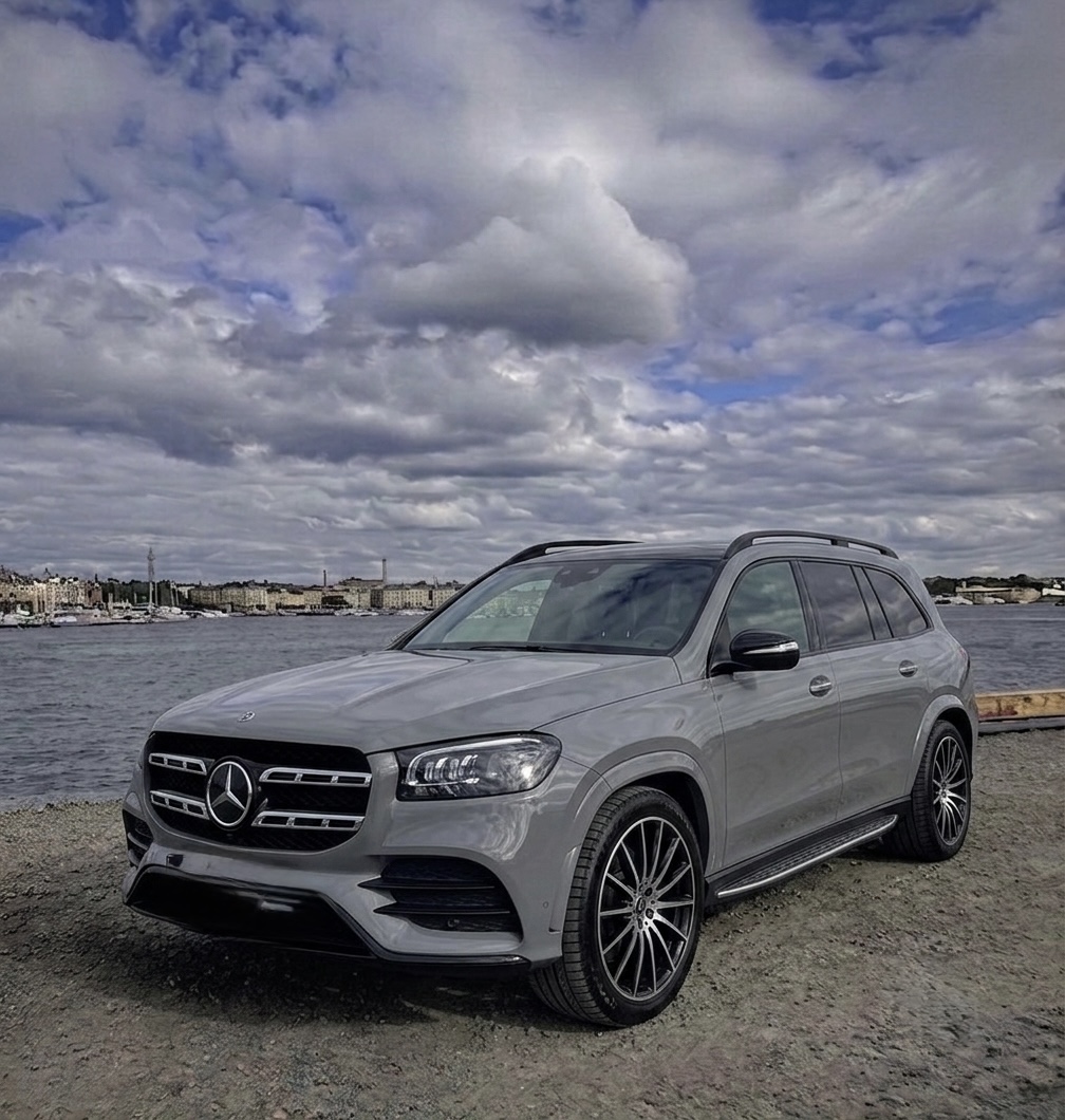 Hyra Mercedes-Benz GLS 450d 4MATIC i Stockholm - Premium sports car rental Bravira Cars
